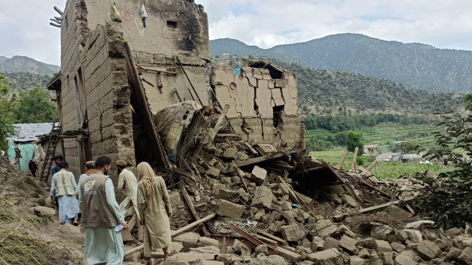 <span>Emergency Assistance Restoring Safety and Dignity for Earthquake-Affected Families</span>
